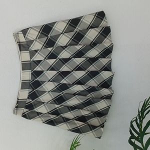 Redherring Gray/White Plaid Pleated  Mini Skirt, Size 8